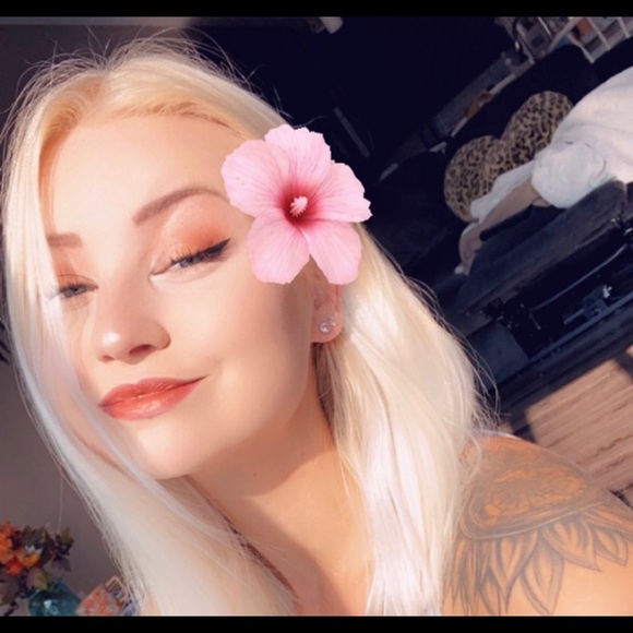 Meet your Posher, Izzy - Picture 2 of 3